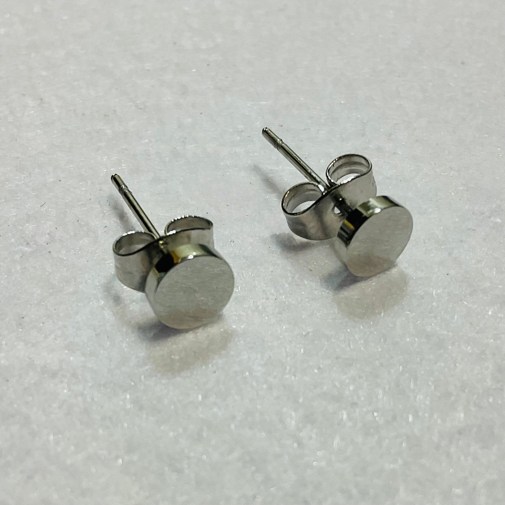 Round Stud | Earrings